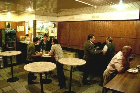 Ответ депутатам на их закон о запрете продажи алкоголя в жилых домах, известных также как «наливаек».