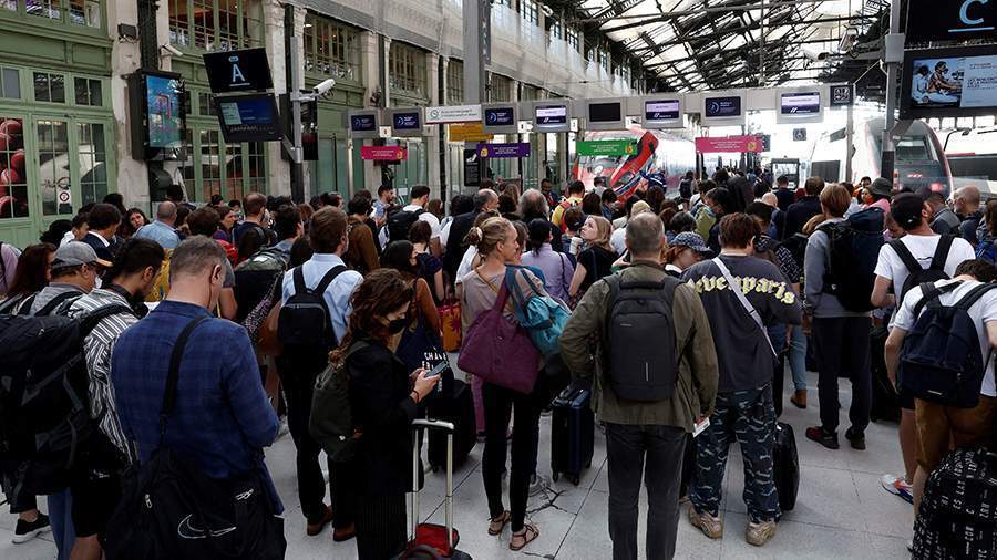 "Неожиданный ужас: Лионский вокзал в Париже становится свидетелем нападения с ножом, несколько пострадавших"