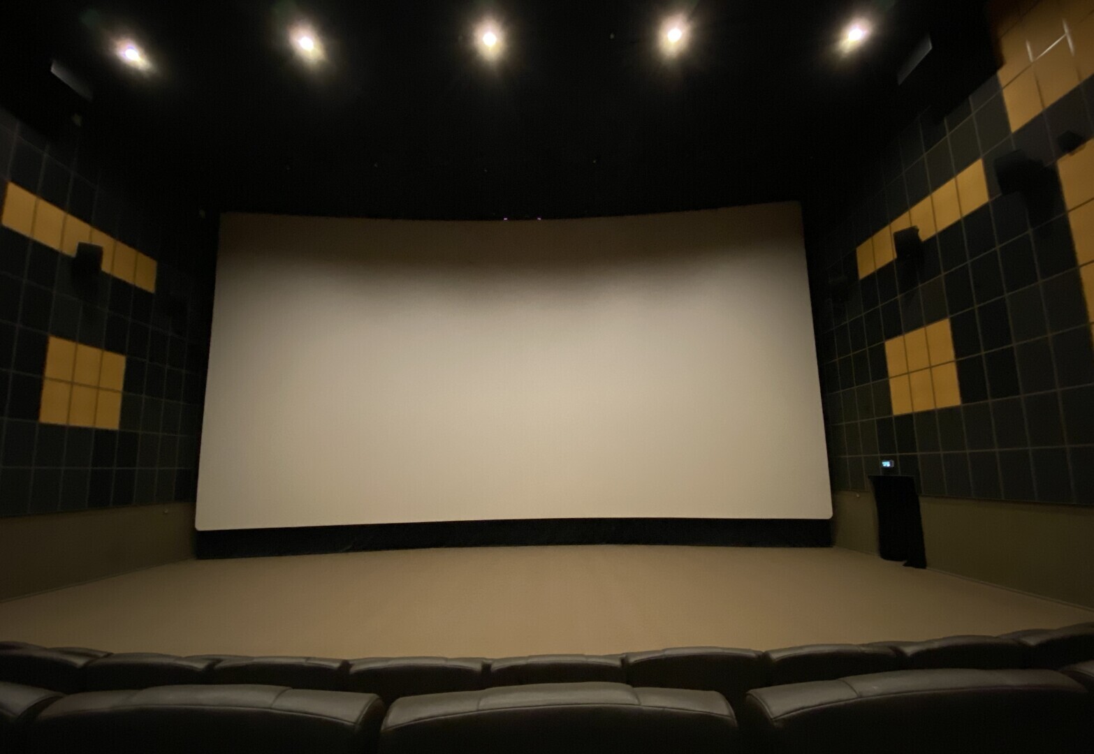 Посмотрел новую экранизацию романа Мастер и Маргарита. Мои впечатления