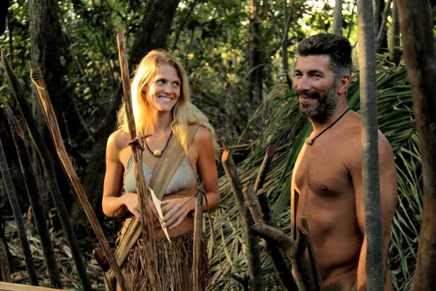 Голые и напуганные. Мужчина и женщина выживают в экстремальных условиях