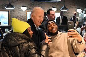 Байден победил на демократических праймериз в Южной Каролине, высмеяв Трампа как "неудачника