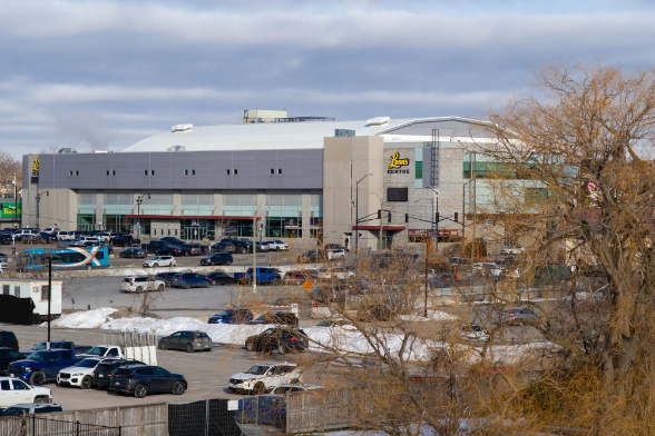 Поскольку канадским хоккеистам предъявлены обвинения в нападении, официальные лица защищаются