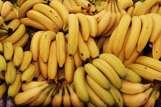 Муха-горбатка в бананах !