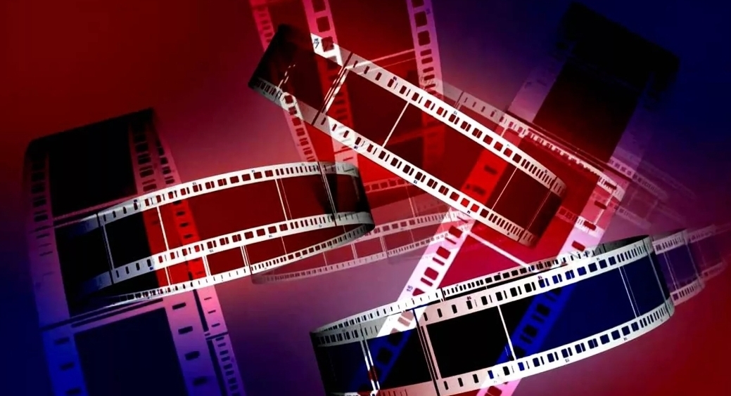 "Топ популярных фильмов, которые сейчас завоевывают сердца зрителей"