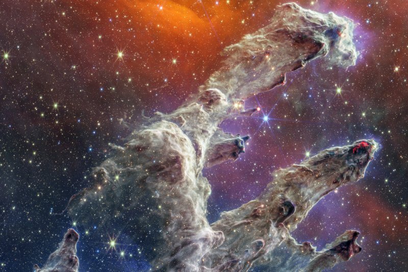 "Телескоп "Уэбб" раскрывает тайны Вселенной: от экзопланеты-океана до жизни на Юпитеровом спутнике"