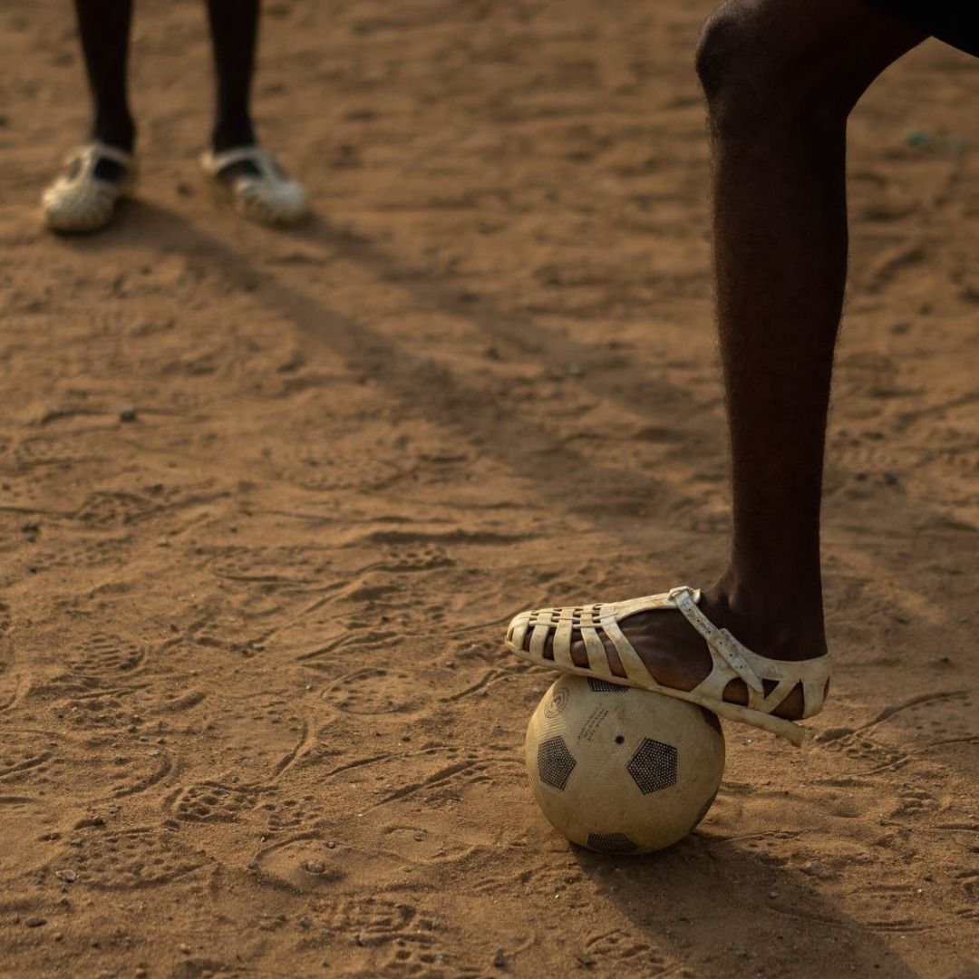 Играете в футбол в Абиджане? Купите себе пару Леке.