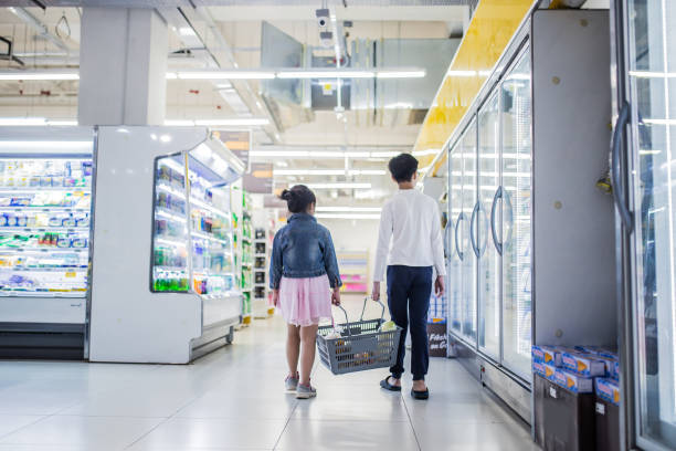 В Госдуме предложили разрешить покупателю в магазинах употреблять продукты до оплаты