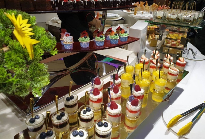 Наш вечерний круиз по реке Чао Прайя с прекрасным ужином в Бангкоке (Тайланд). Путешествие продолжается. Из зимы в лето.