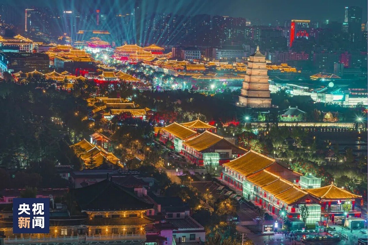 Гала-концерт Весеннего фестиваля CCTV открывает свой первый филиал в Кашгаре, Синьцзян.