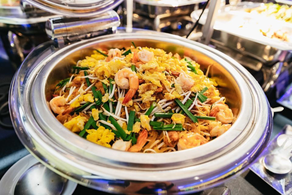 Наш вечерний круиз по реке Чао Прайя с прекрасным ужином в Бангкоке (Тайланд). Путешествие продолжается. Из зимы в лето.