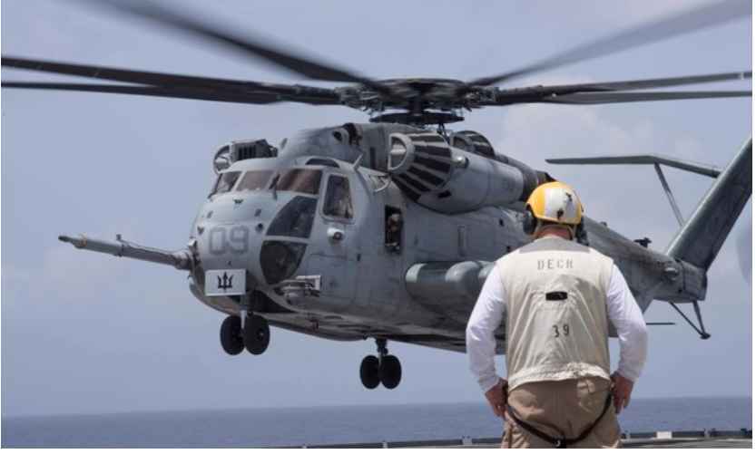 Пять морских пехотинцев погибли при крушении вертолета.