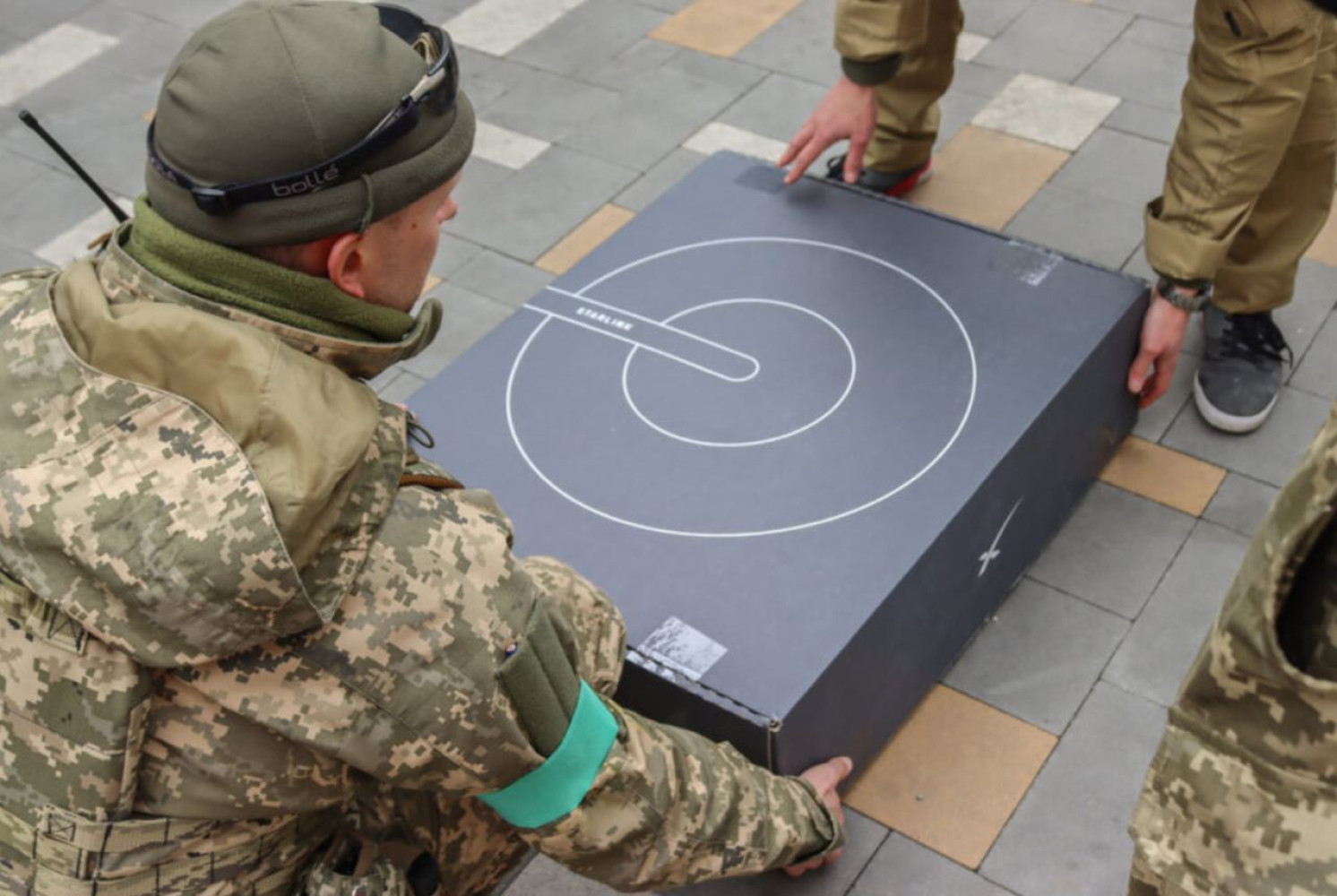 Русская армия начала использовать Starlink, вместо украинской армии. Или короткая повесь о том, как раскольник Илон Маск решил помочь добрым русским.