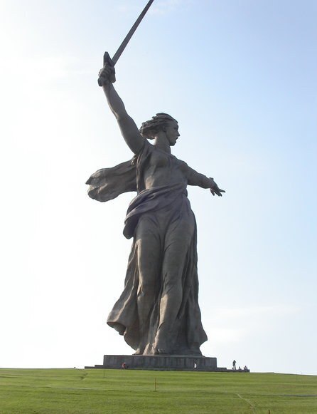 Каким местом он "привязан" к ним?