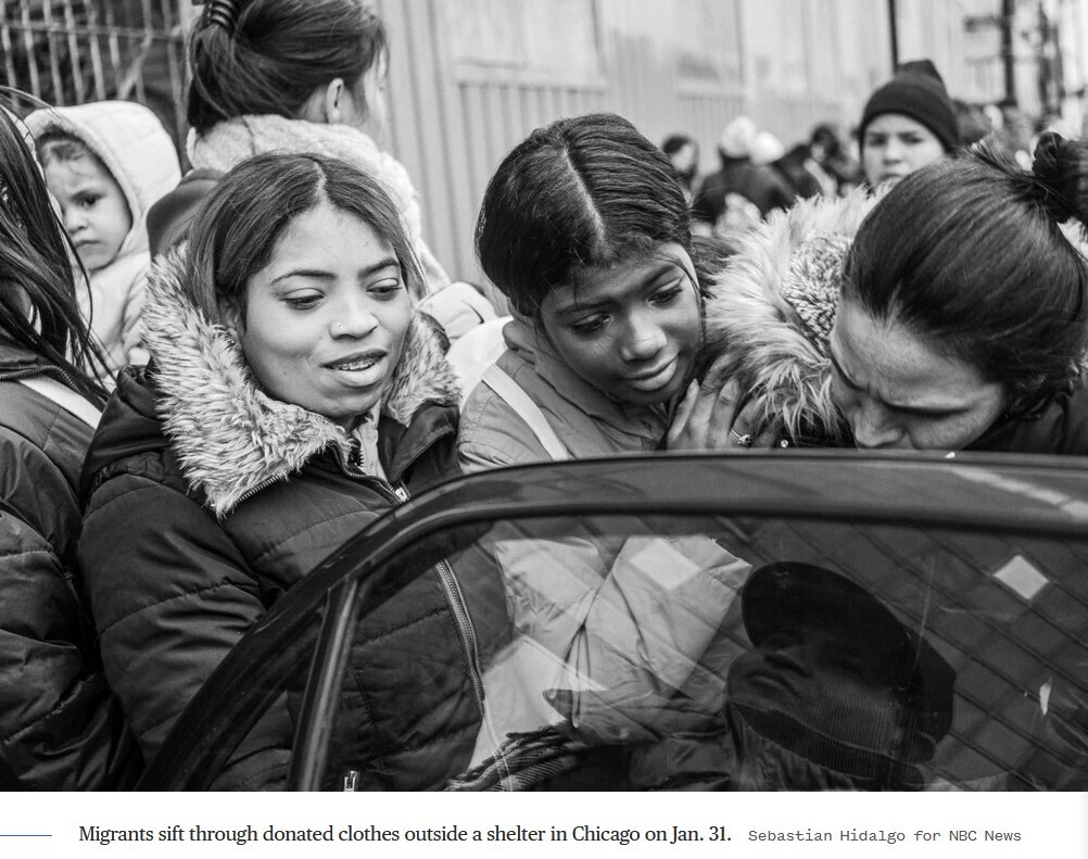 13 000 мигрантов пытаются найти дом и работу, поскольку надвигаются массовые выселения из приютов Чикаго