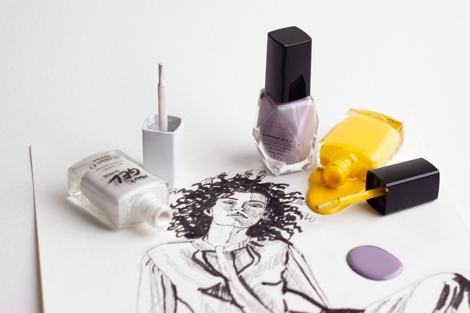 Быстрый и безупречный лайфхак: избавляемся от пролитого лака для ногтей легко и эффективно!