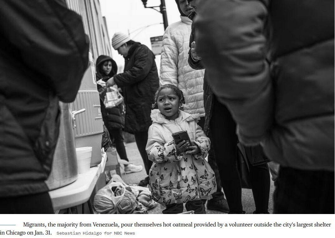 13 000 мигрантов пытаются найти дом и работу, поскольку надвигаются массовые выселения из приютов Чикаго