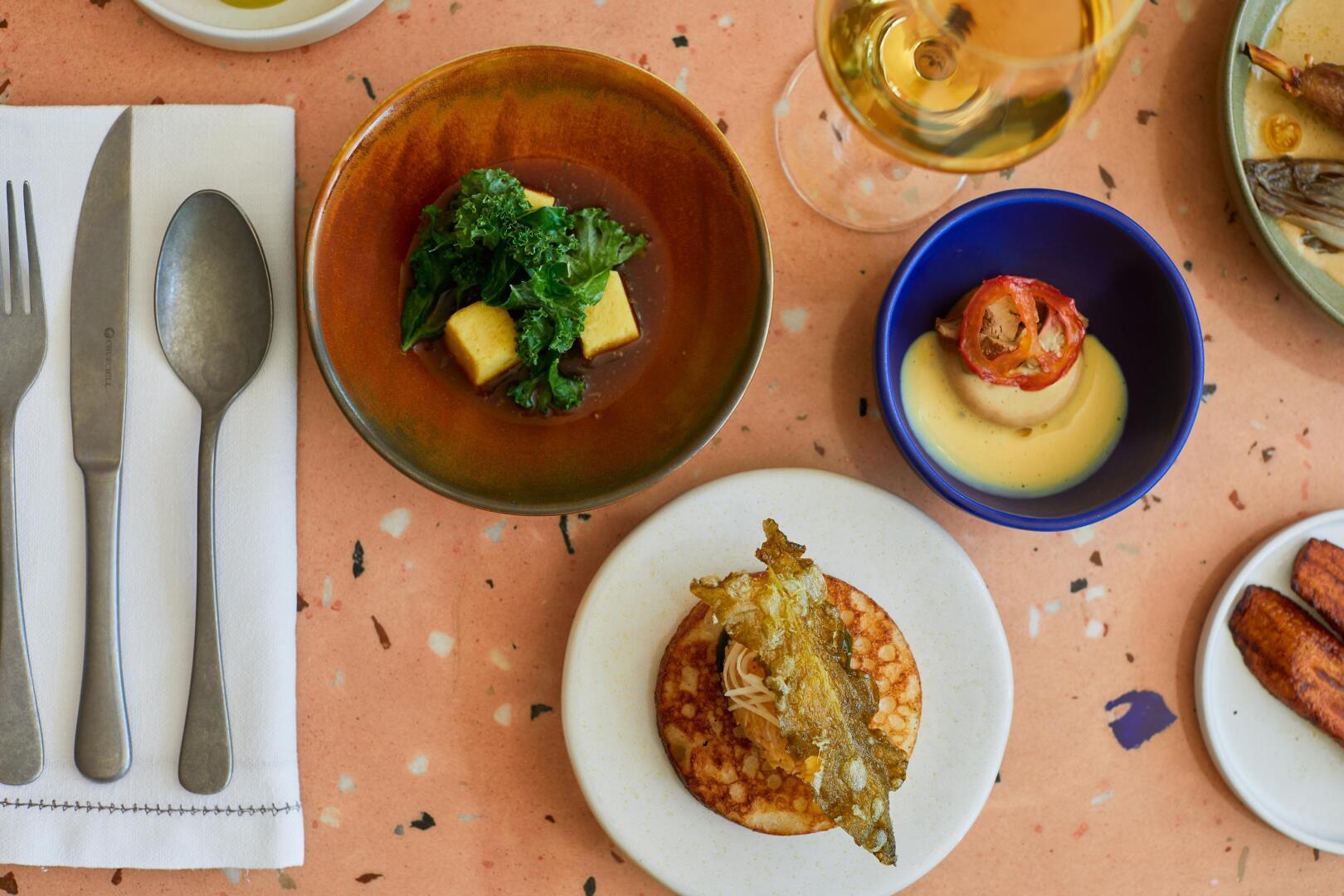 Нигерийский шеф-повар вошел в историю, получив звезду Мишлен за свой лондонский ресторан