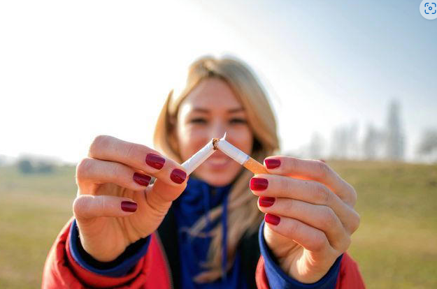 В настоящее время доказано: отказ от курения в любом возрасте быстро приносит большую пользу для здоровья