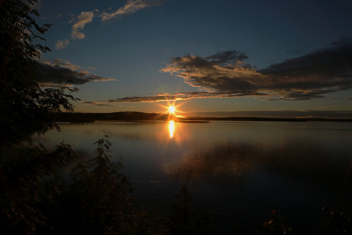 Зарождение Солнца: Величественное Торжество Утреннего Света