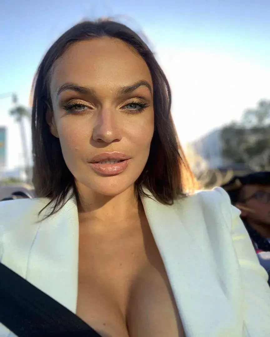 Алена Водонаева . Призвала Ксению Собчак к искренности в деле Ростеха.