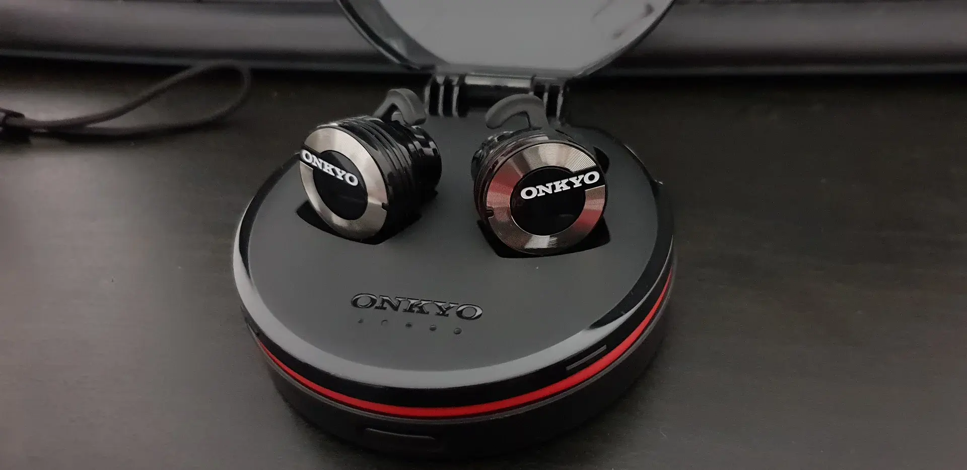 Свобода звука: Раскройте потенциал с беспроводными наушниками Onkyo W800BTB