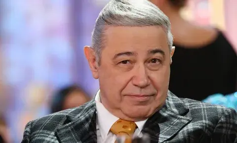 Скользкие дорожные условия привели к несчастному случаю с Евгением Петросяном.