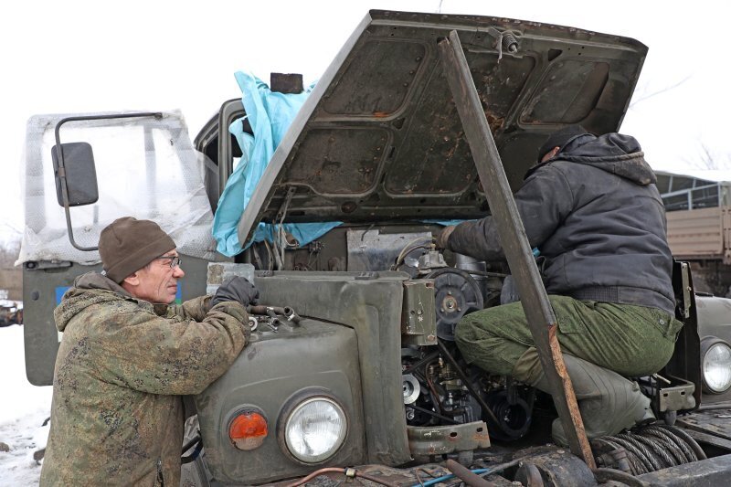 "Всегда готовы". Как работают ремонтные бригады в зоне СВО в полевых условиях?