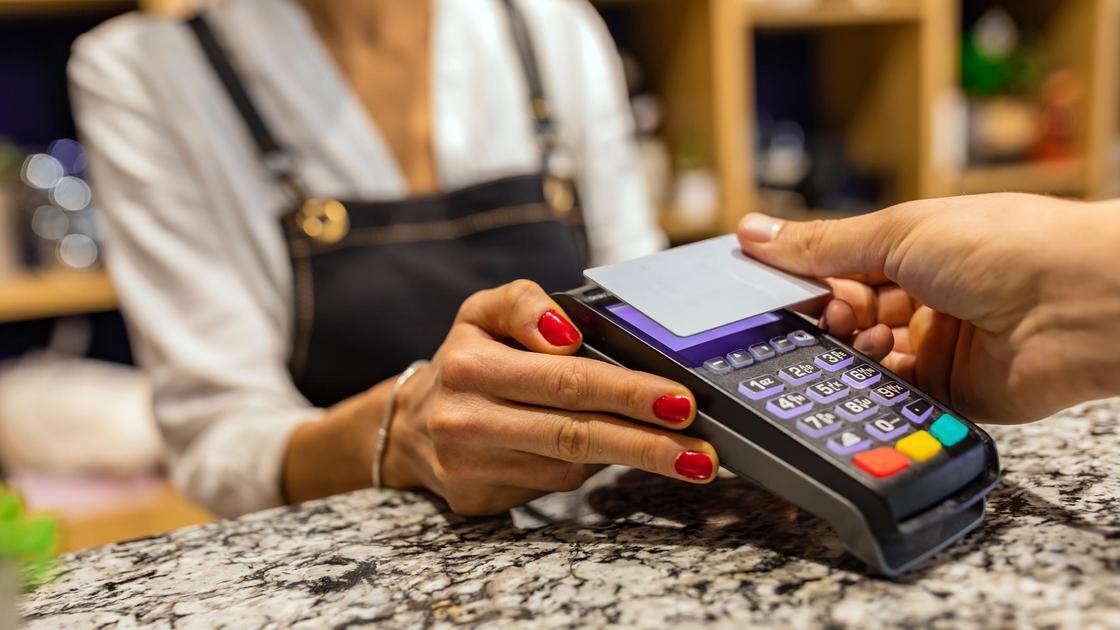 Московский школьник нашел банковскую карту и потратил все деньги на шопинг