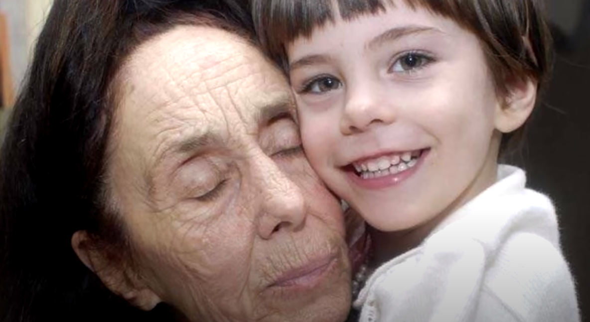 Удивительная история женщины, которая сумела родить и воспитать ребенка в 66 лет