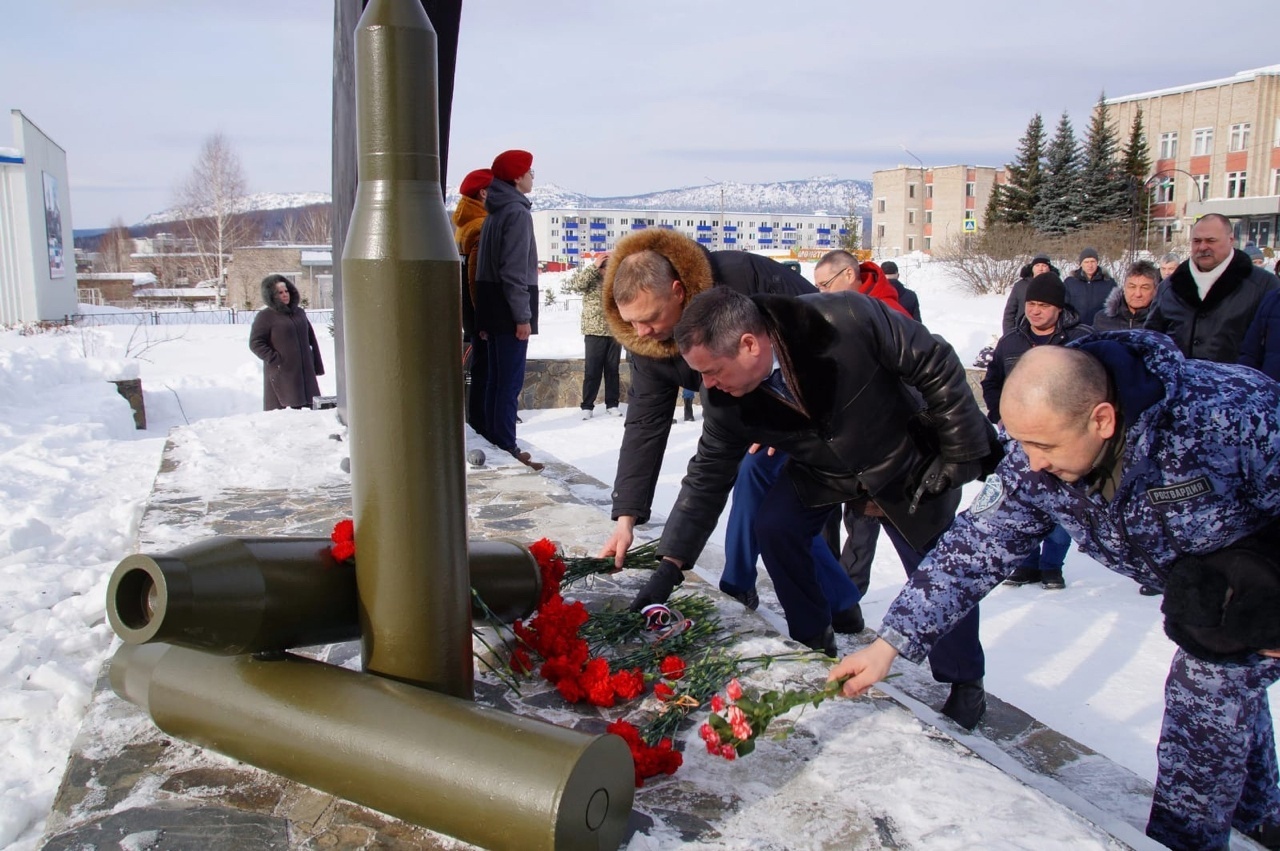 В Башкирии росгвардейцы приняли участие в возложении цветов к мемориалу воинов-интернационалистов