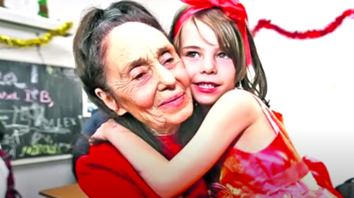 Удивительная история женщины, которая сумела родить и воспитать ребенка в 66 лет