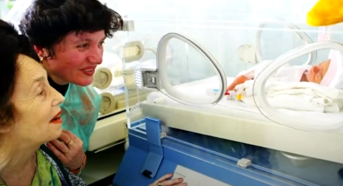 Удивительная история женщины, которая сумела родить и воспитать ребенка в 66 лет