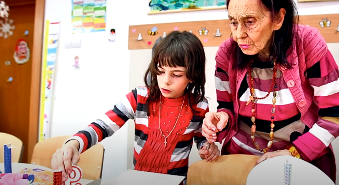 Удивительная история женщины, которая сумела родить и воспитать ребенка в 66 лет