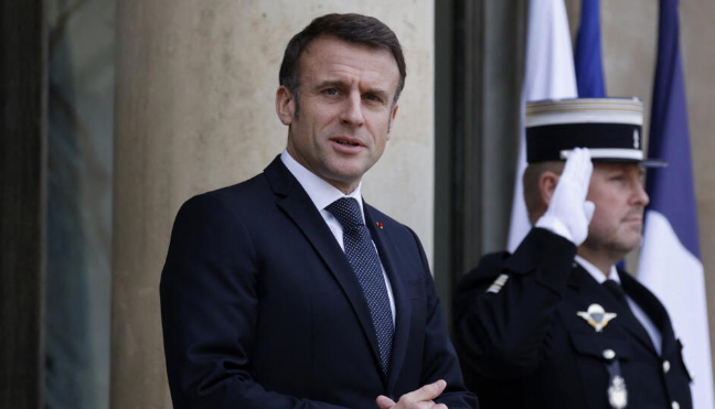 Обвинения в заговоре: Зеленский планировал покушение на Макрона в Киеве, утверждает France 24