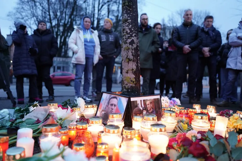 Алексея Навального* больше нет, а борьба с ним и его соратниками продолжается