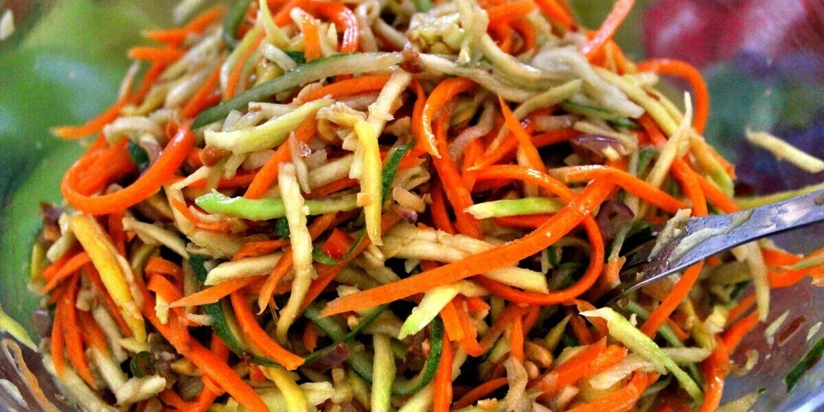 Салат из огурцов и моркови: источник витаминов, минералов и свежести