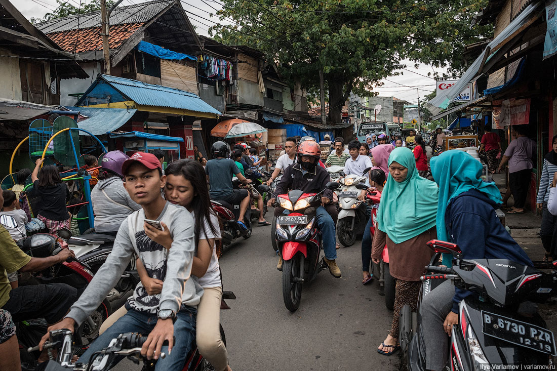 Скандальный фестиваль Пон в Индонезии, когда мужчины отправляются к ожидающим их незнакомкам на гору Гунунг Кемукус