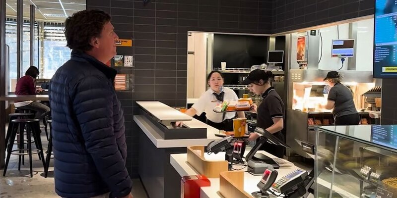 Прилетел Такер Карлсон в голубом вертолете, и...? Сколько можно носиться с этим Карлсоном уже?!