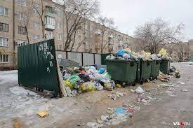 22-летняя "мамаша" решила избавиться от сына и выбросила малыша в мусорный контейнер. Новосибирец спас ребенка от гибели