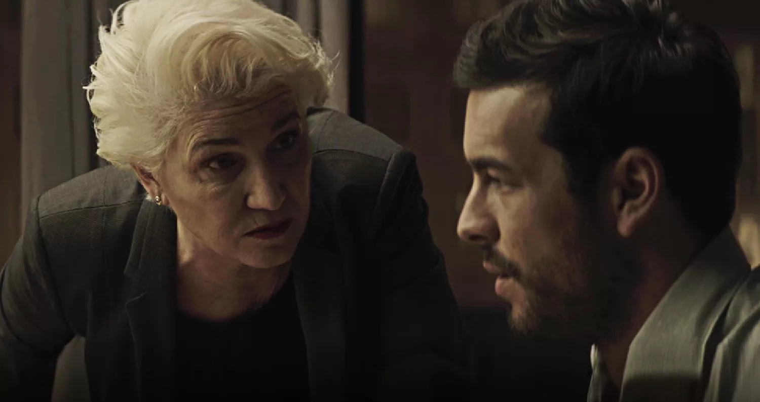 Не честный детектив. Если хочешь насладиться фильмом НЕ ЧИТАТЬ!!