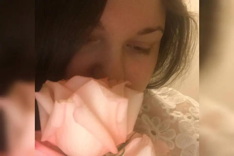 «Ей легко было запудрить мозги». Мама рассказала, что нашли в телефоне разбившейся незрячей массажистки