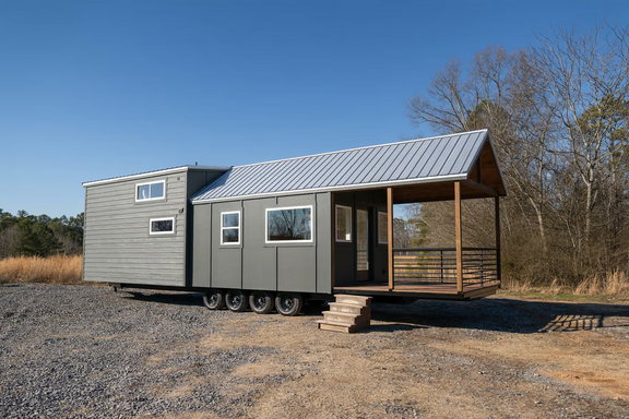 Просторный 45-футовый семейный дом на колесах, раскинувшийся на четырех осях