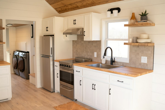 Просторный 45-футовый семейный дом на колесах, раскинувшийся на четырех осях