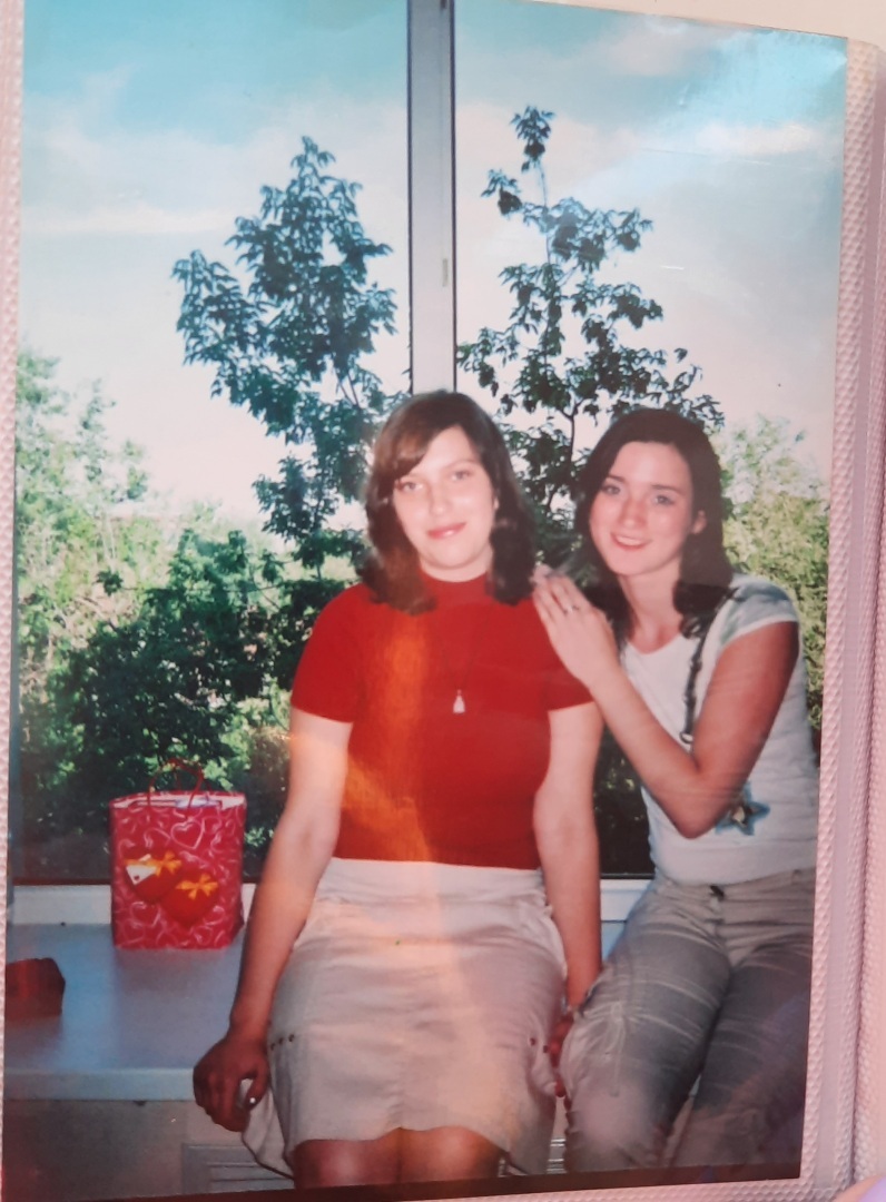 Имею высшее и среднее специальное образование. И не работала ни по одной специальности ни дня. Моя история и мои фото студенческих лет