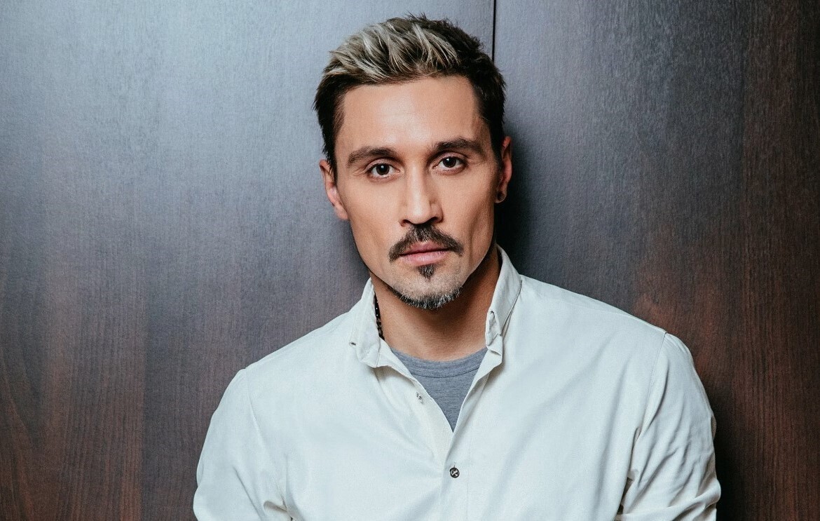 Никто их не простил. Как артисты пытаются оправдаться за участие в голой вечеринке