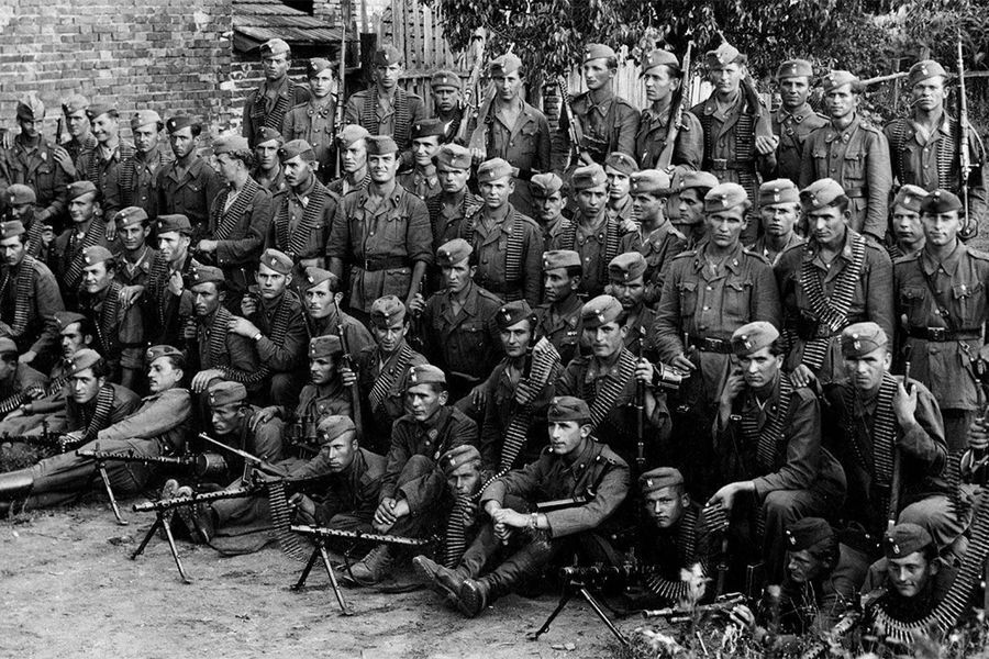 Хорваты ненавидят сербов больше, чем бандеровцы россиян? Сидит ли Вучич на двух стульях, прислуживая Москве, как они утверждают?🪑🪑 Много фото.