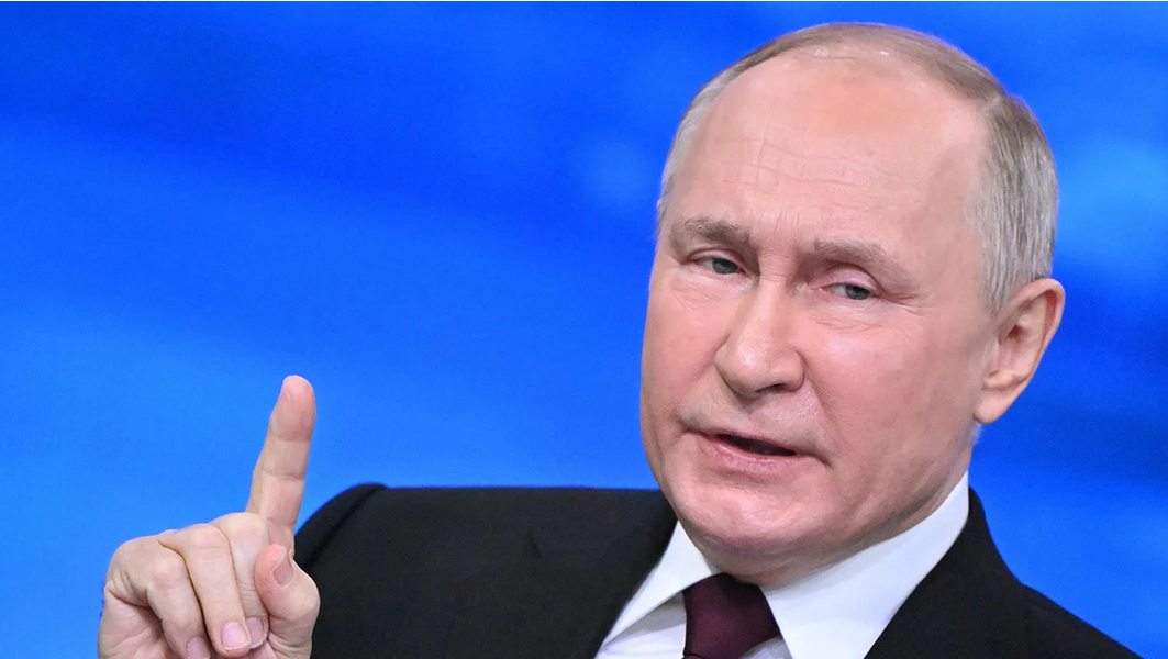 Бывший журналист Wall Street Journal, Байрон Тау, утверждает, что американская фирма PlanetRisk пыталась отследить передвижение президента РФ, Владими