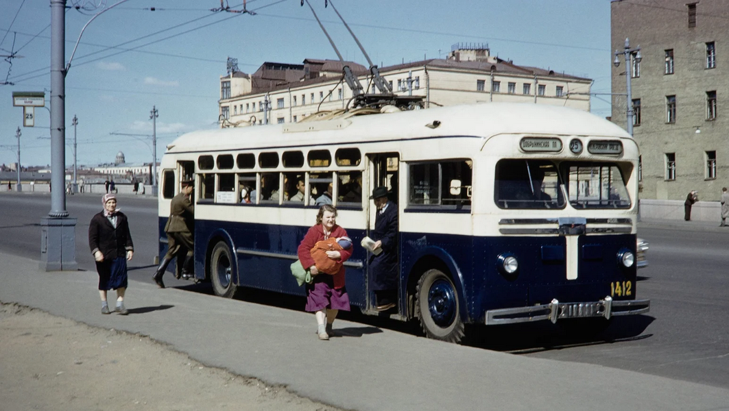 День рождения Завод имени Урицкого: гиганту троллейбусостроения 74 года