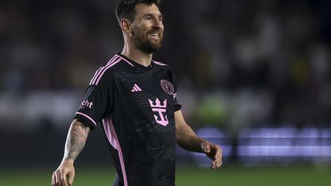 SNN Криштиану Роналду начали расследование за жест в адрес болельщиков в Саудовской Аравии, сообщают СМИ, принадлежащие Саудовской Аравии.