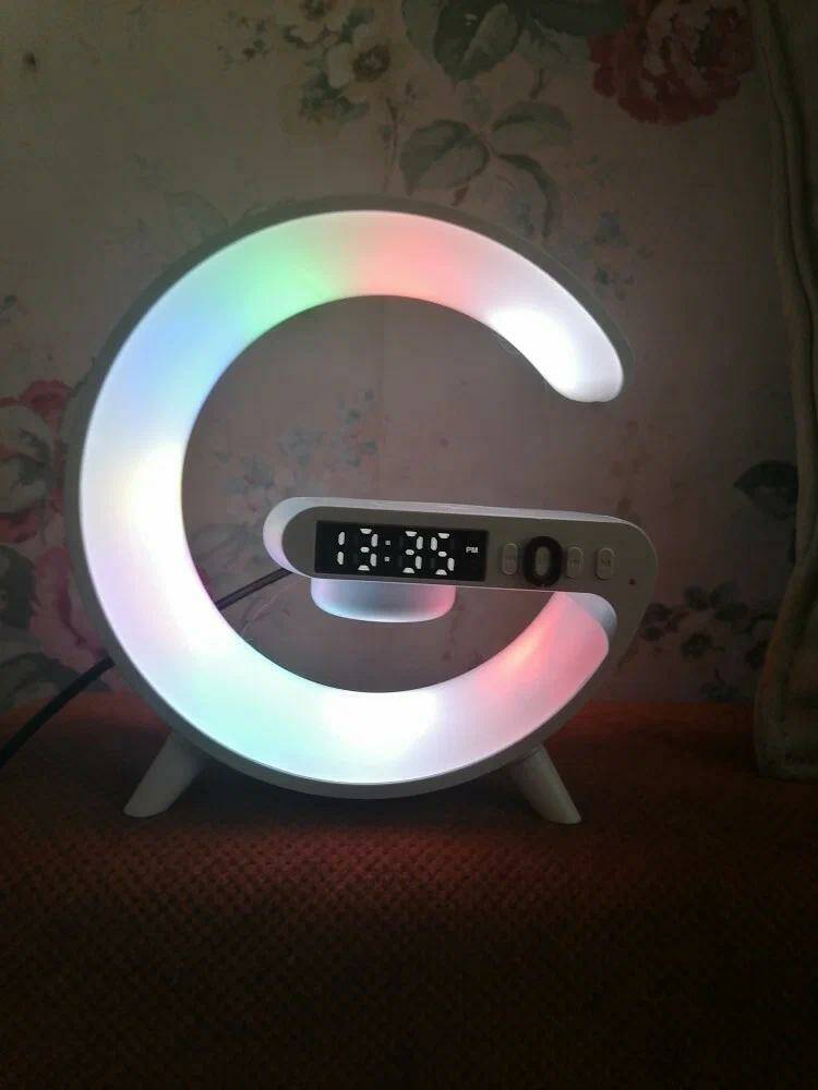 Белый RGB Ночник: Современный дизайн с беспроводной зарядкой и Bluetooth колонкой